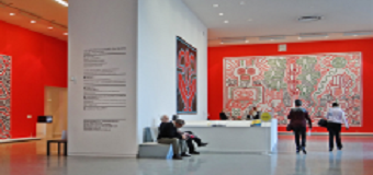 Une exposition d'Art moderne organisée dans un musée